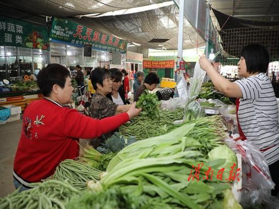 渭南市扎實推進“六穩(wěn)”“六保”決策部署，農(nóng)副產(chǎn)品產(chǎn)業(yè)鏈穩(wěn)中向好